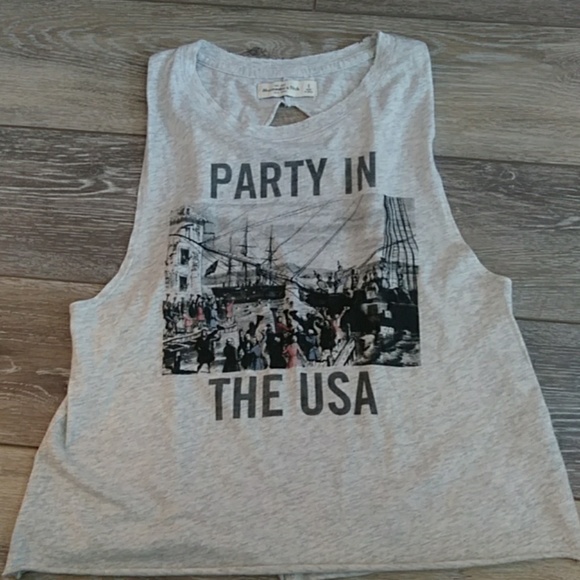 Abercrombie & Fitch Tops - Abercrombie & Fitch grey t-shirt